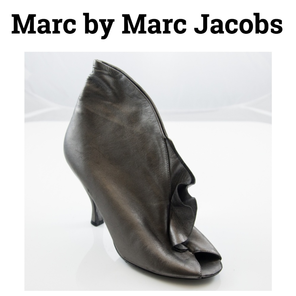 Marc by Marc Jacobs Silver Ruffle Booties Size 9